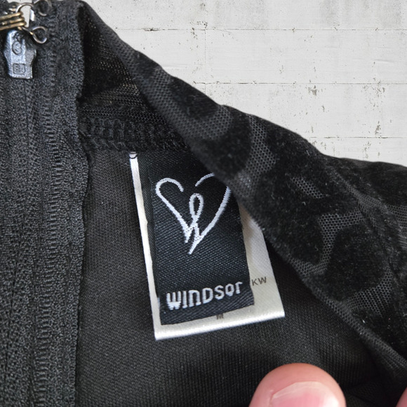 Windsor Black Velvet Floral Embossed Velour Deep V Bodycon Dress Size Medium - Picture 3 of 6